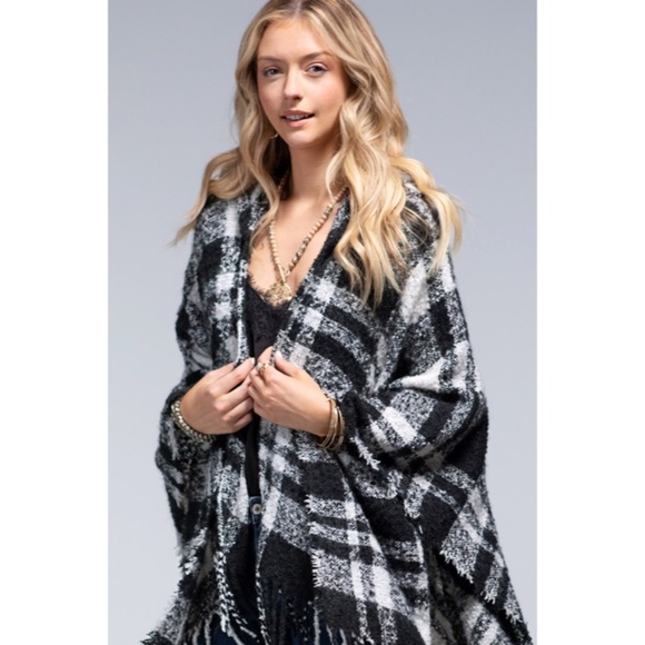 SOLD OUT Black & White Plaid Ruana Hooded Hoodie Poncho Knit Fall Winter Casual - Picture 4 of 5